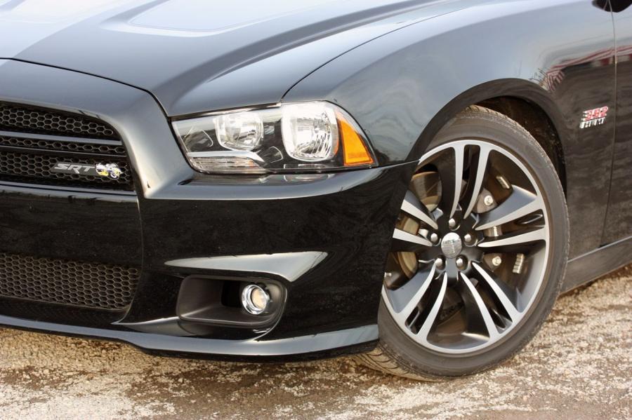  Dodge Charger SRT8 Super Bee 2013 года  (фото 4 из 30)